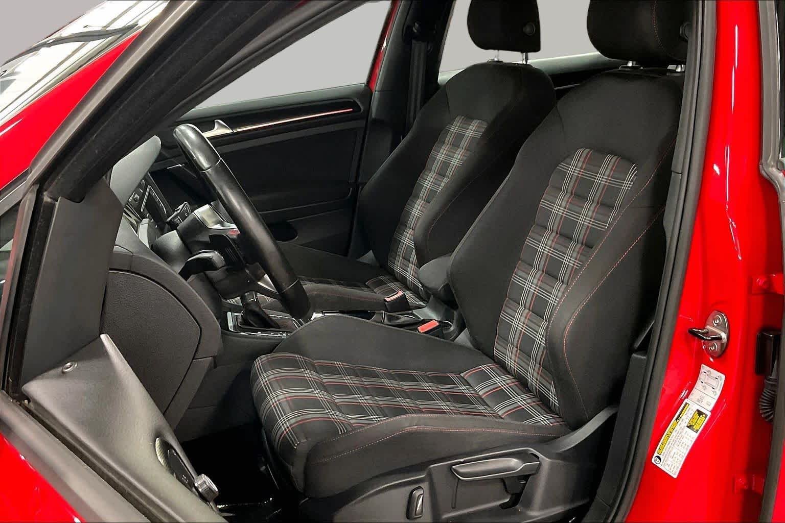 Used 2017 Tornado Red Volkswagen Sport image 8