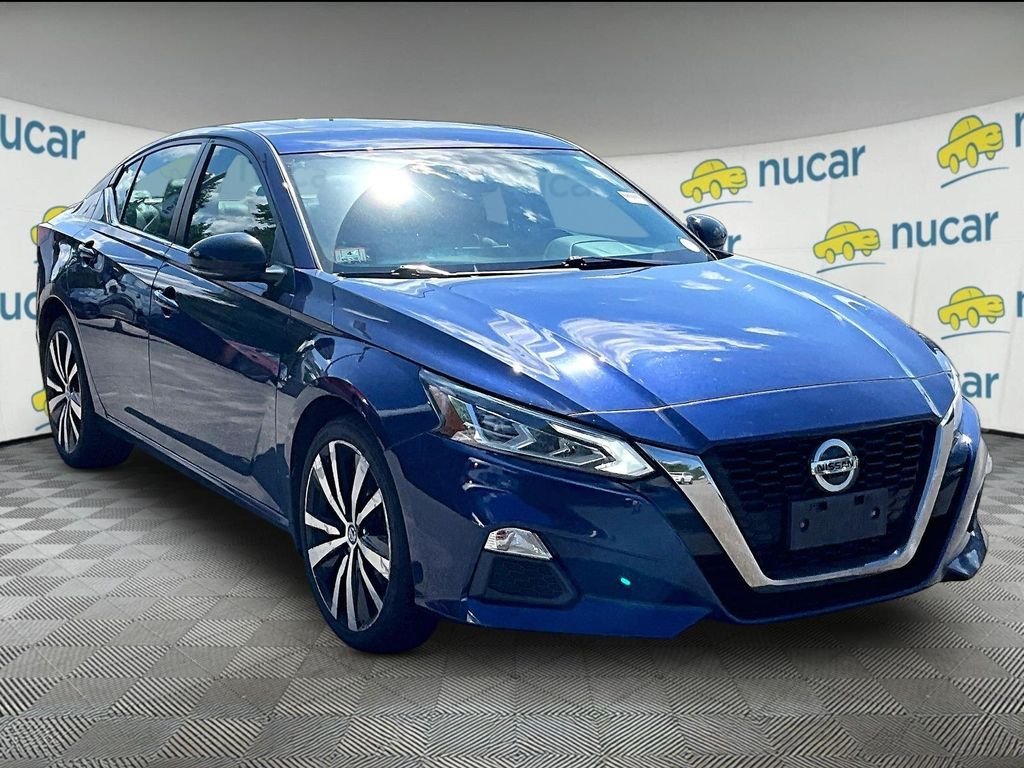 Used 2019 Blue Nissan 2.5 SR image 1