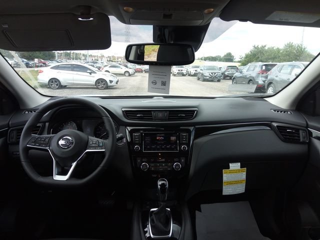Used 2019 Gun Metallic Nissan SL image 25