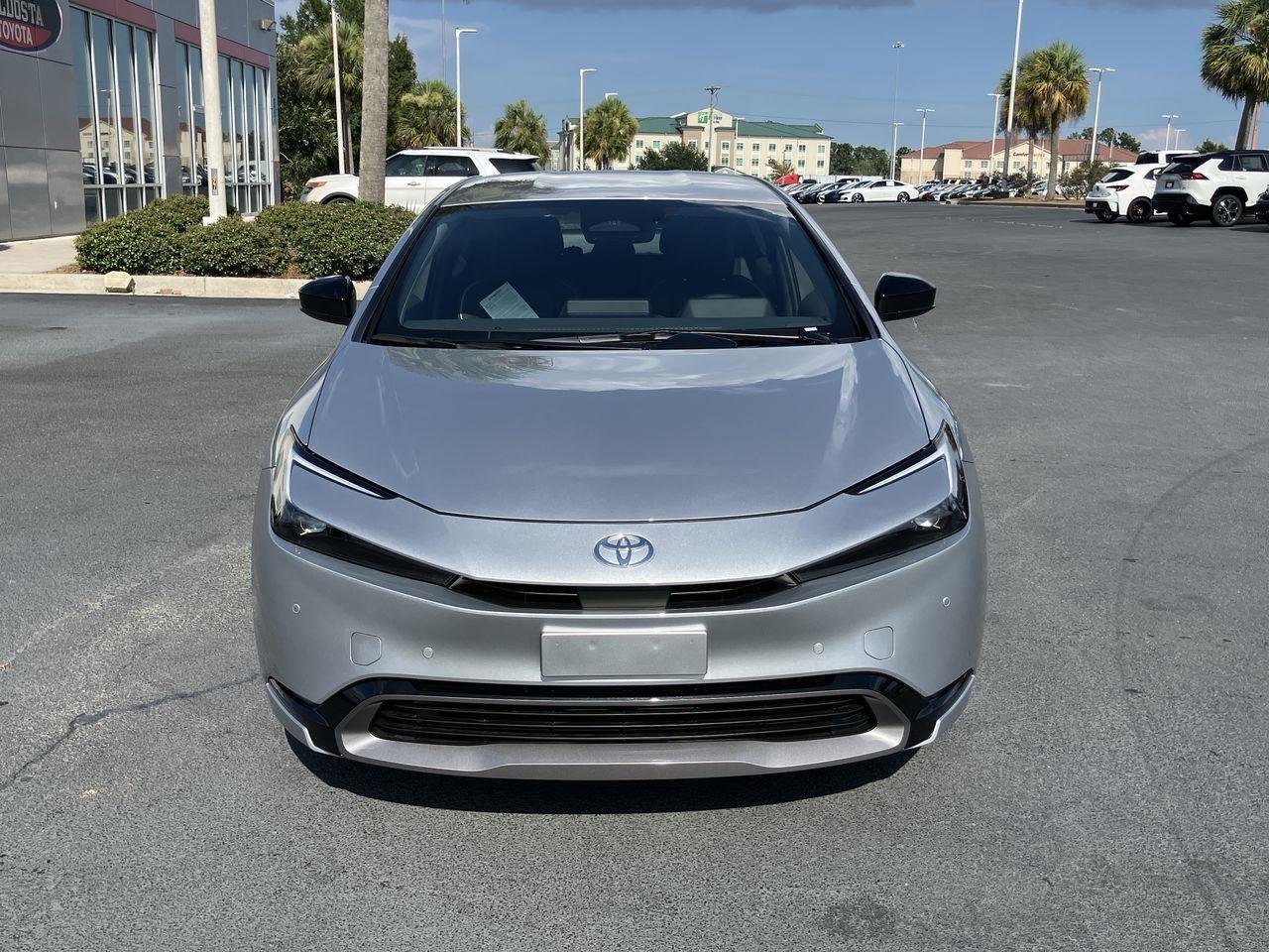 Used 2025 Cutting Edge Toyota XLE image 8
