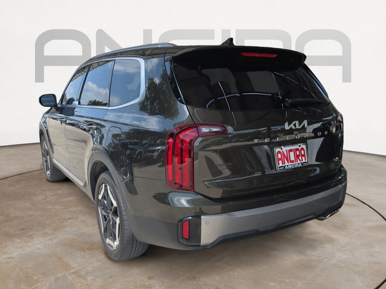 Certified Used 2025 Dark Moss Kia S image 5
