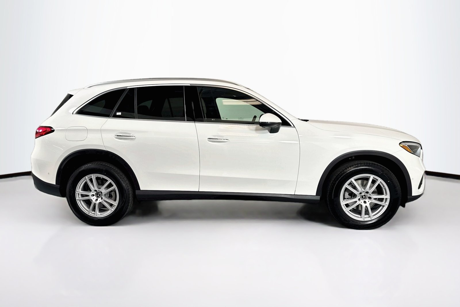 New 2026 Polar White Mercedes-Benz GLC 300 image 4