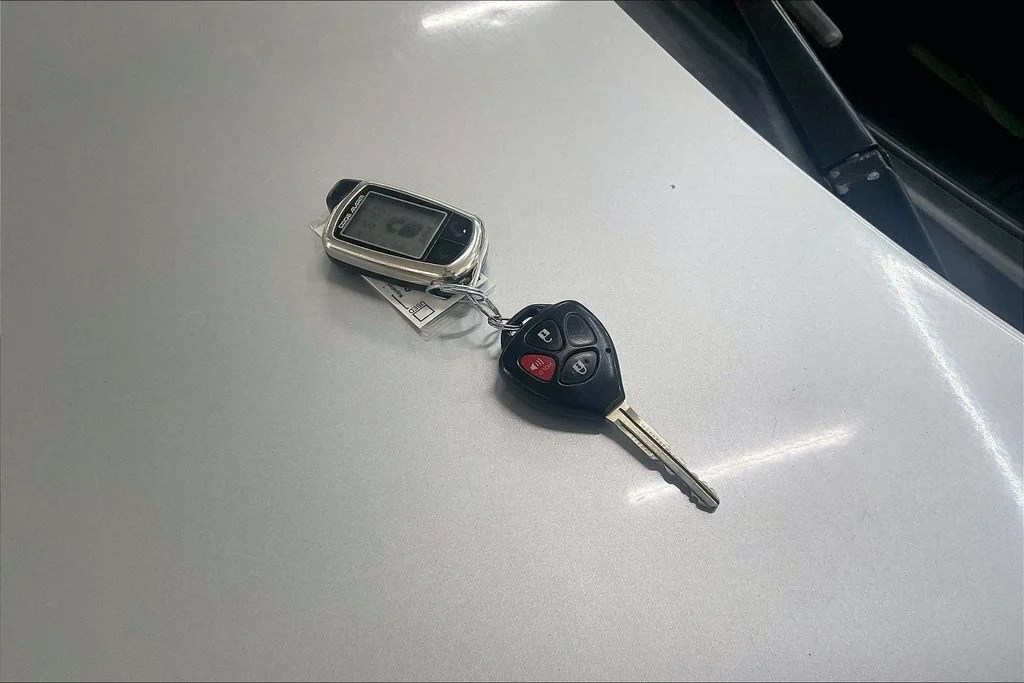 Used 2008 Silver Toyota Sport image 11
