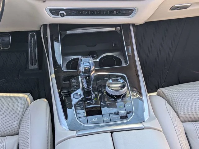 Used 2021 White BMW M50i image 17