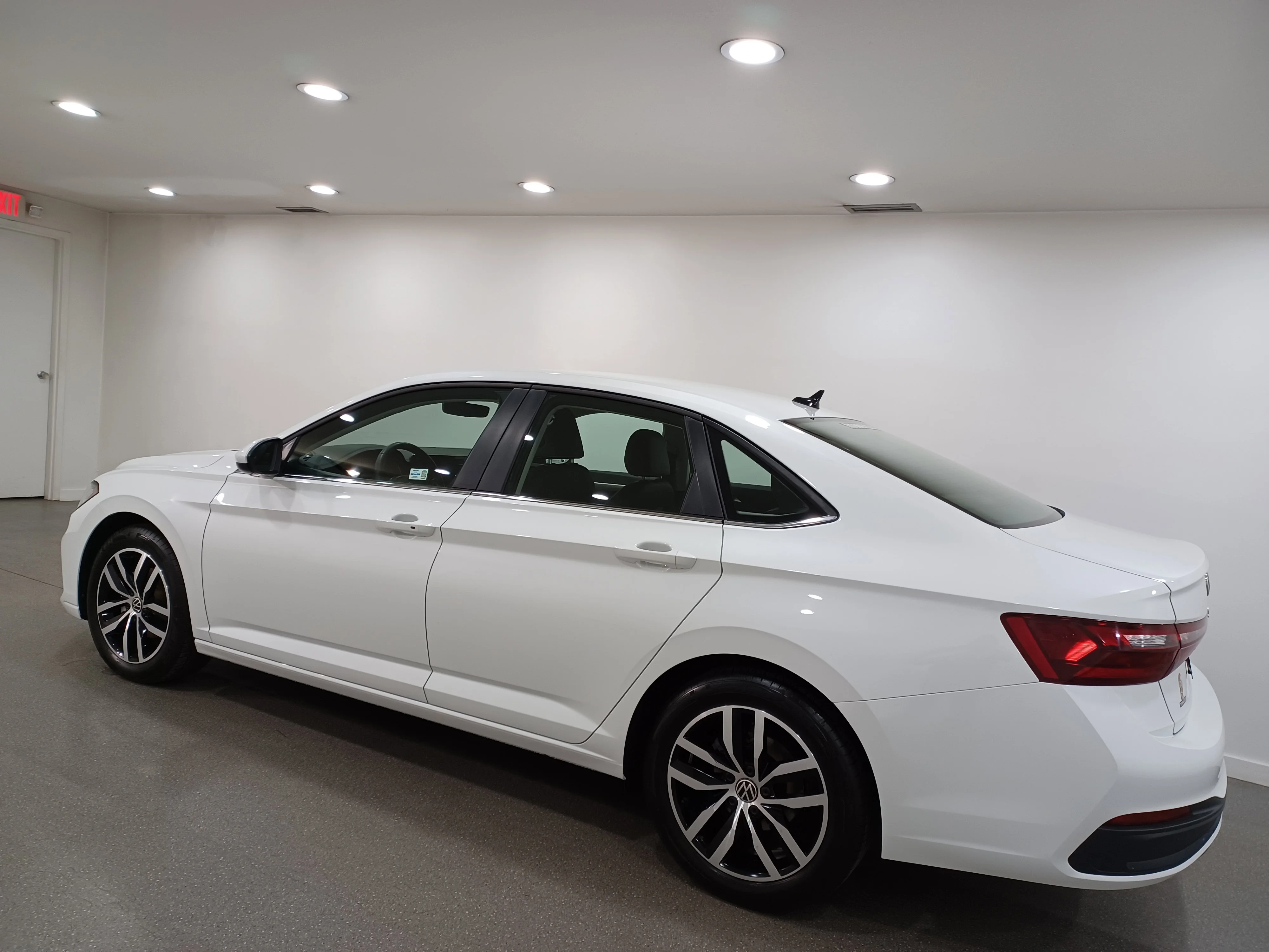 Certified Used 2025 Oryx White Pearl Volkswagen Comfortline*Adapt Cruise | Remote Start | Htd Seats & Wheel | Blind Spot Detect | Lane Keep Assist image 7