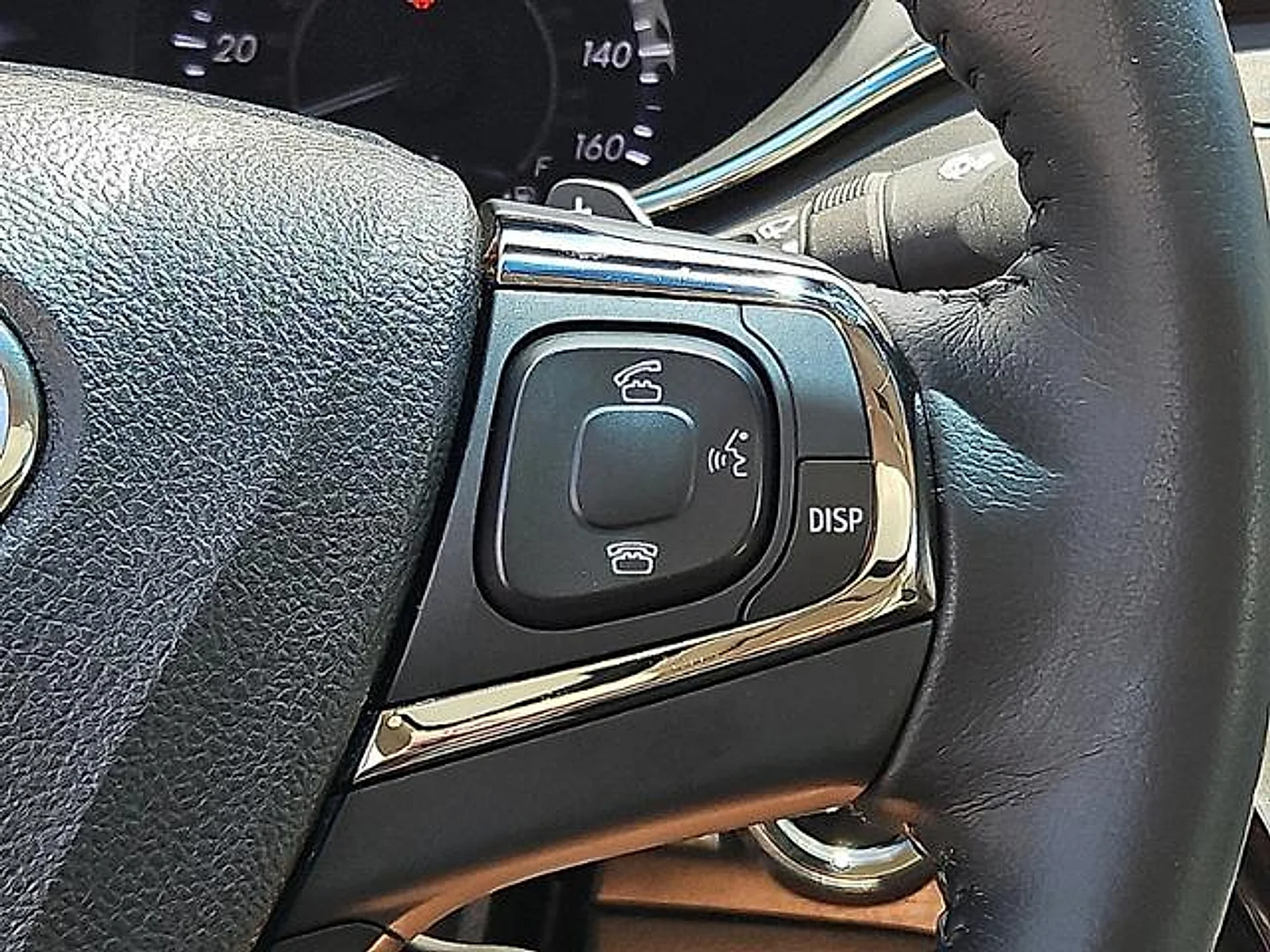 Used 2016 Magnetic Gray Metallic Toyota XLE image 19
