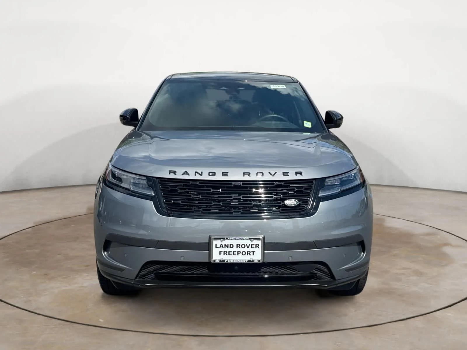 Certified Used 2026 Zadar Grey Premium Metallic Land Rover S image 8