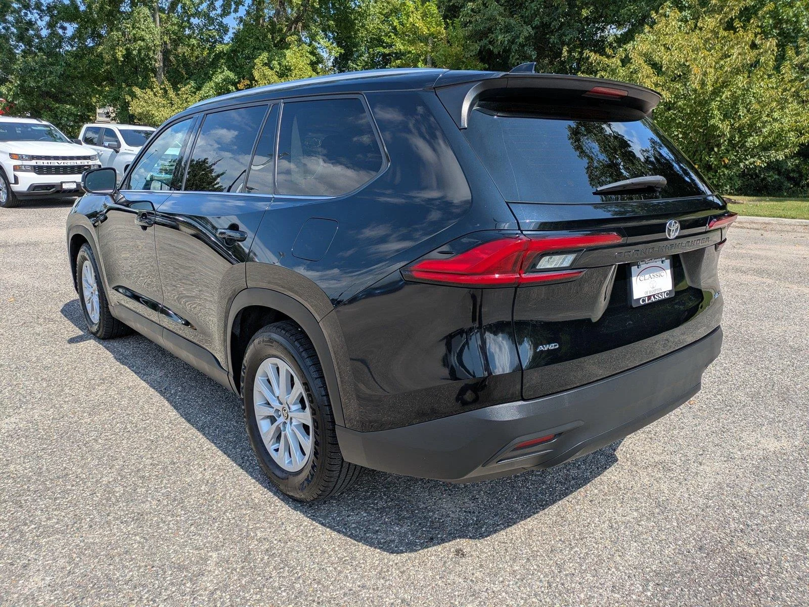 Used 2024  Toyota XLE image 6