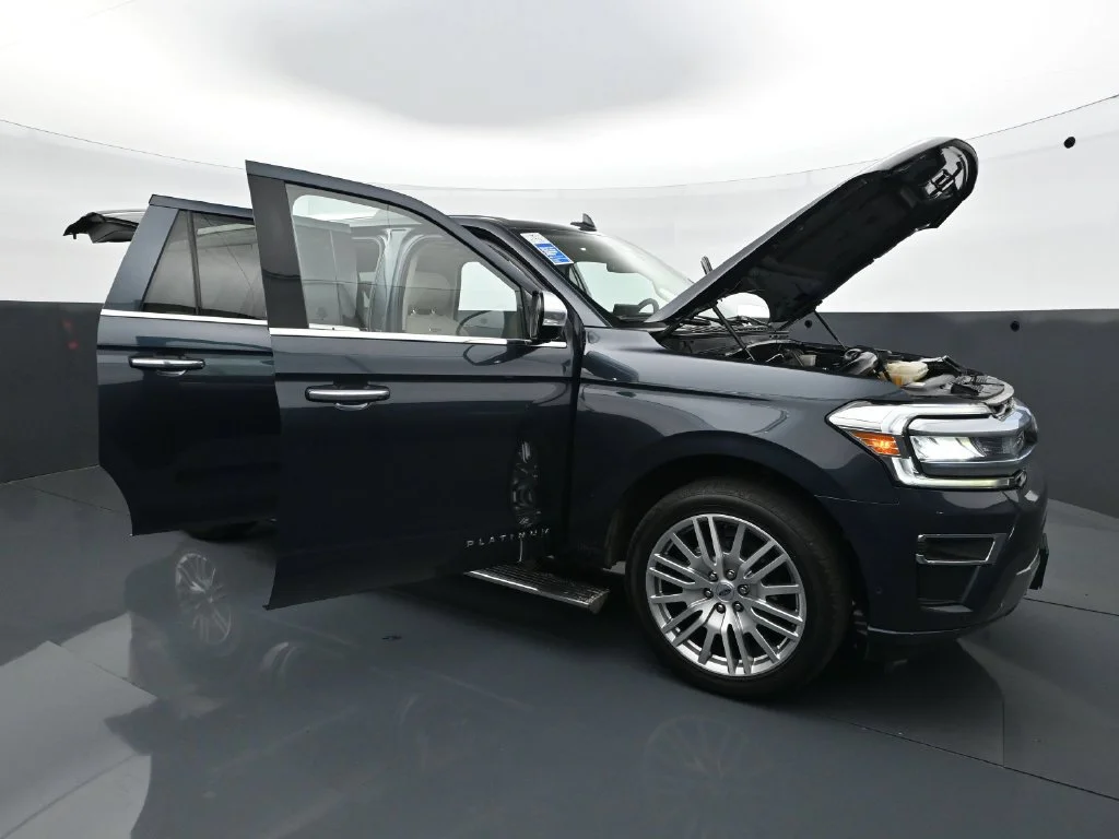 Used 2024  Ford Platinum image 39