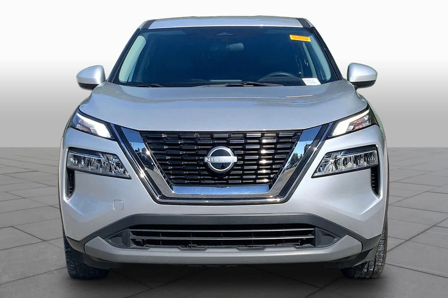 Used 2023 Brilliant Silver Metallic Nissan SV image 4