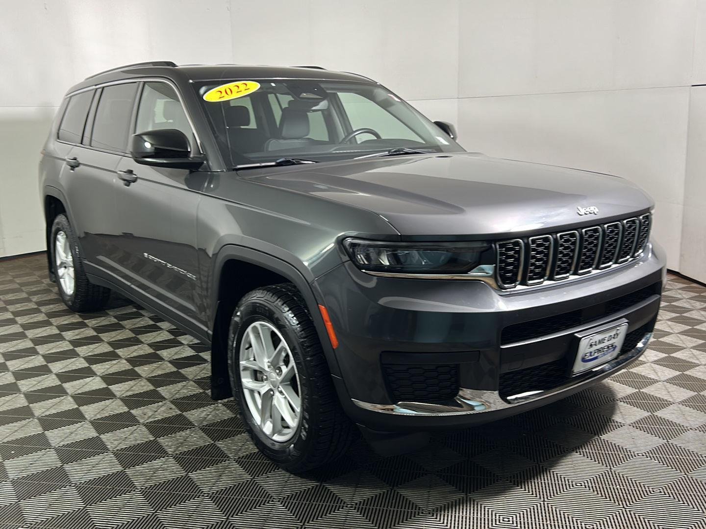 Used 2022 Baltic Gray Metallic Clearcoat Jeep Laredo image 4