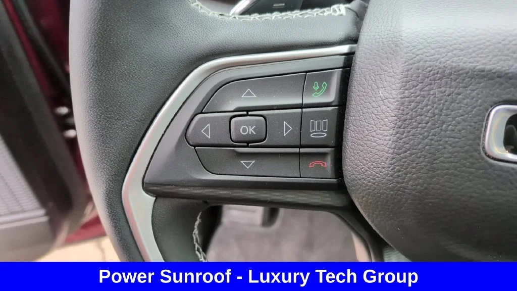 Used 2025 Red Jeep Laredo image 16