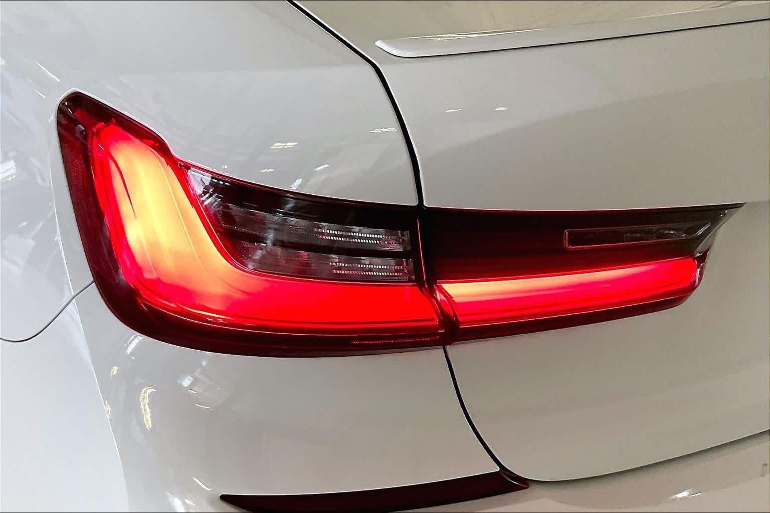 Used 2020 Alpine White BMW M340i image 25
