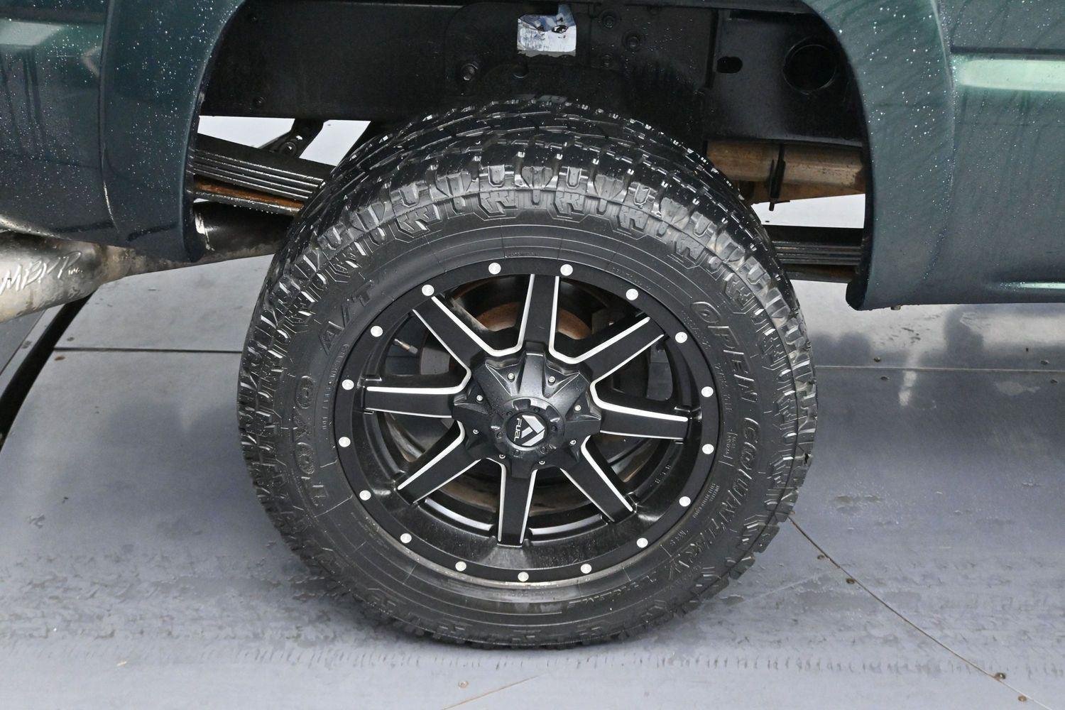 Used 2005 Dark Green Metallic Chevrolet LS image 26