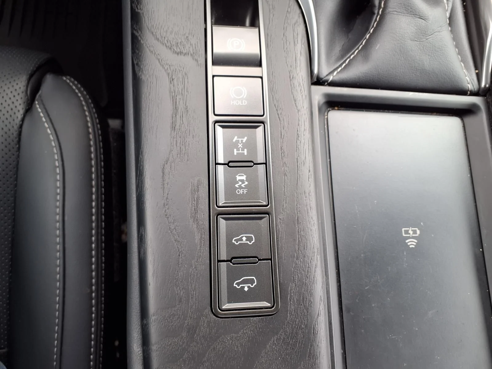 Used 2024 Gray Lexus 600 Luxury image 25