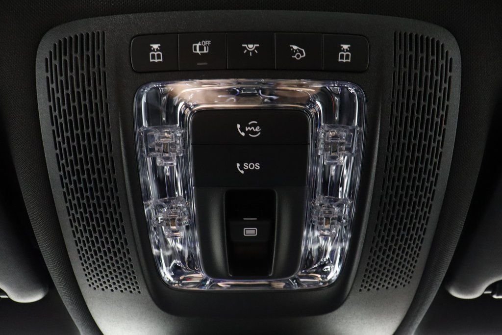 Used 2025 Black Mercedes-Benz GLB 250 image 23