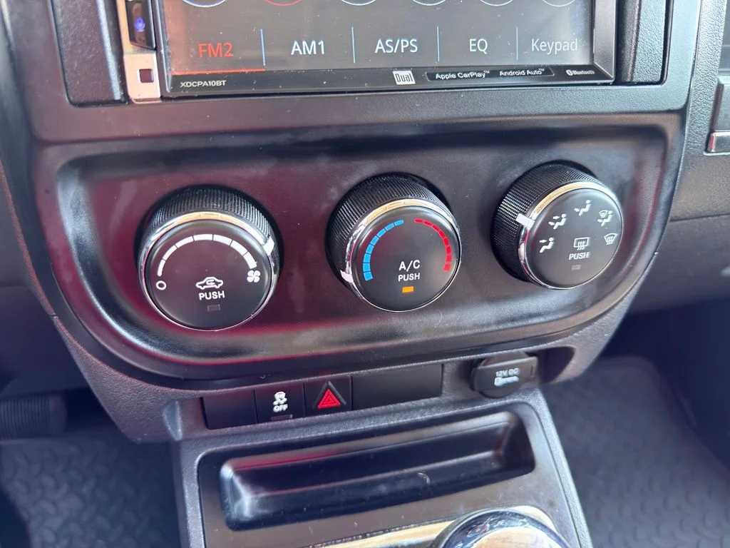 Used 2015 White Jeep Sport image 37