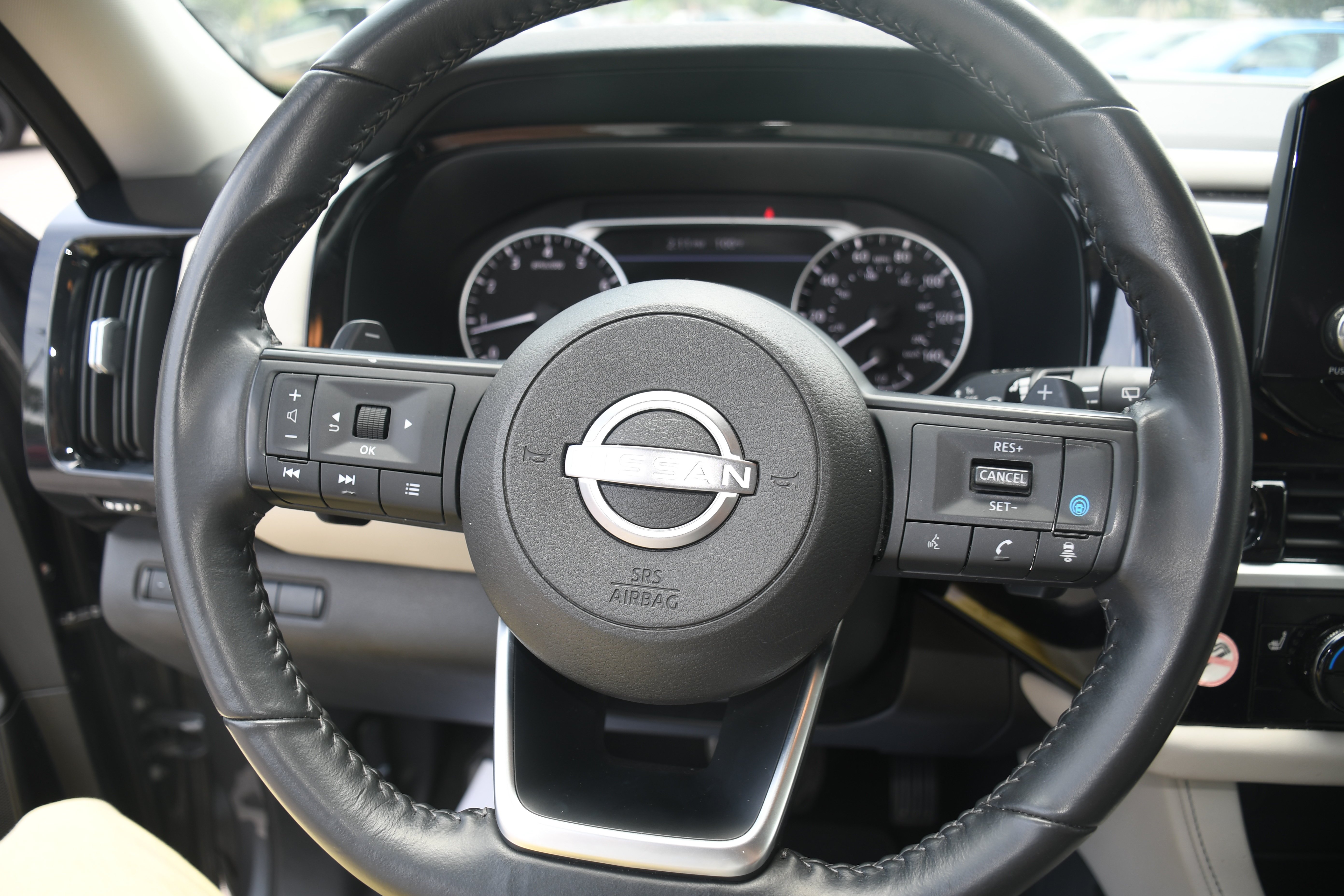 Used 2024 Gray Nissan SV image 12