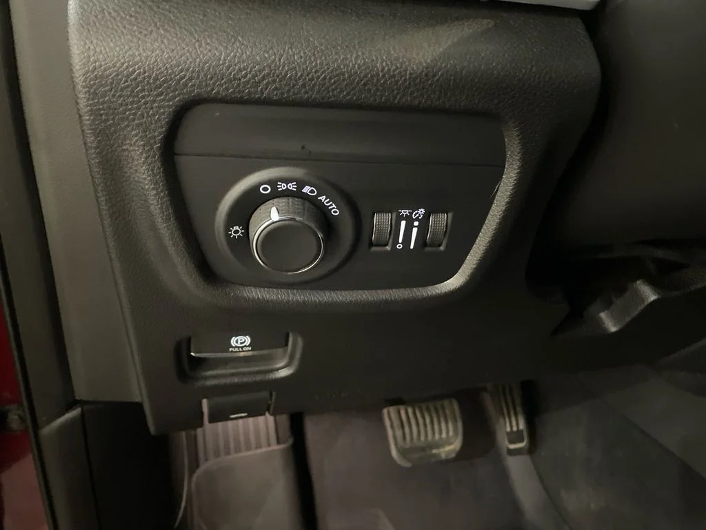 Used 2024 Velvet Red Pearlcoat Jeep Altitude X image 14