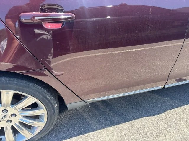 Used 2011 Red Lincoln Base image 16
