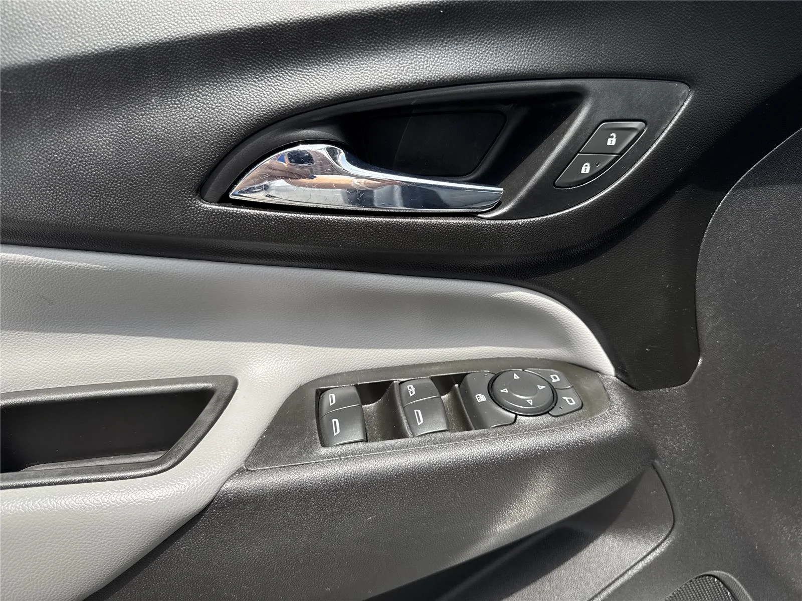 Used 2021 SILVER ICE METALLIC Chevrolet LS image 18