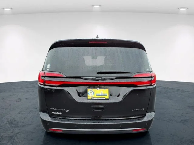 Used 2025 Black Chrysler Limited image 10