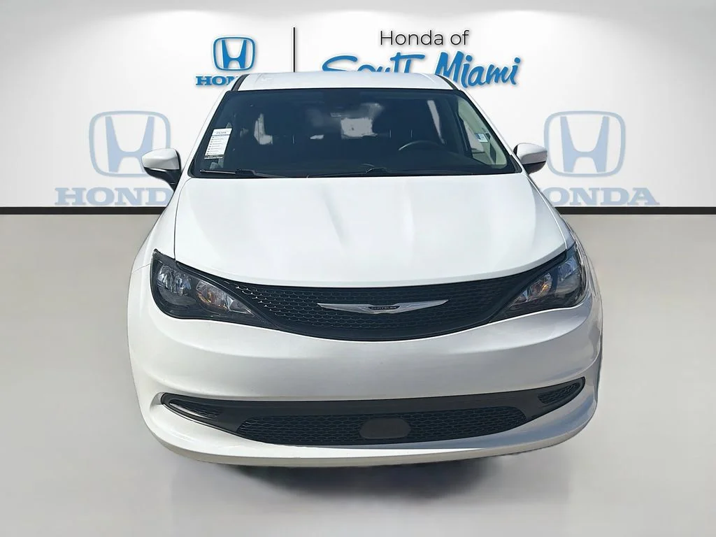 Used 2023 White Chrysler LX image 2