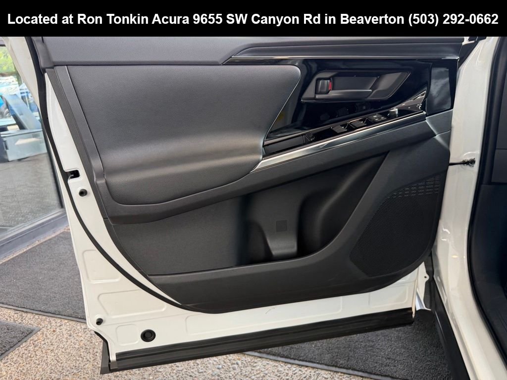 Used 2023 Wind Chill Pearl w/Black Roof Toyota Limited image 11