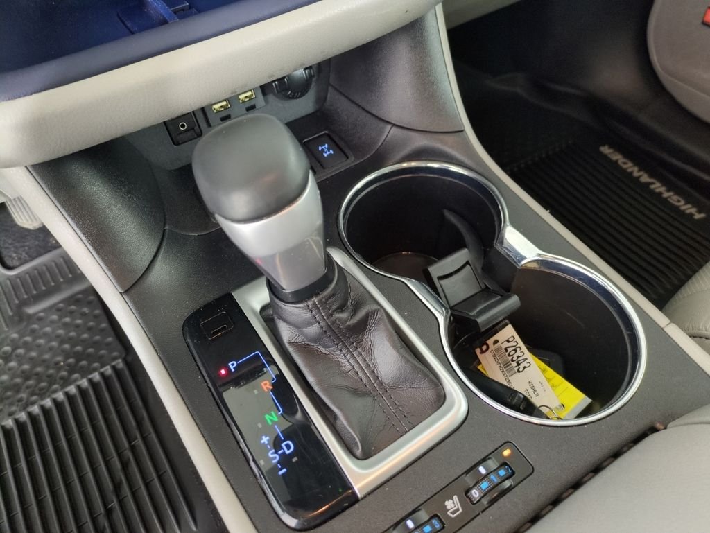 Used 2019 Blizzard Pearl Toyota Limited image 27