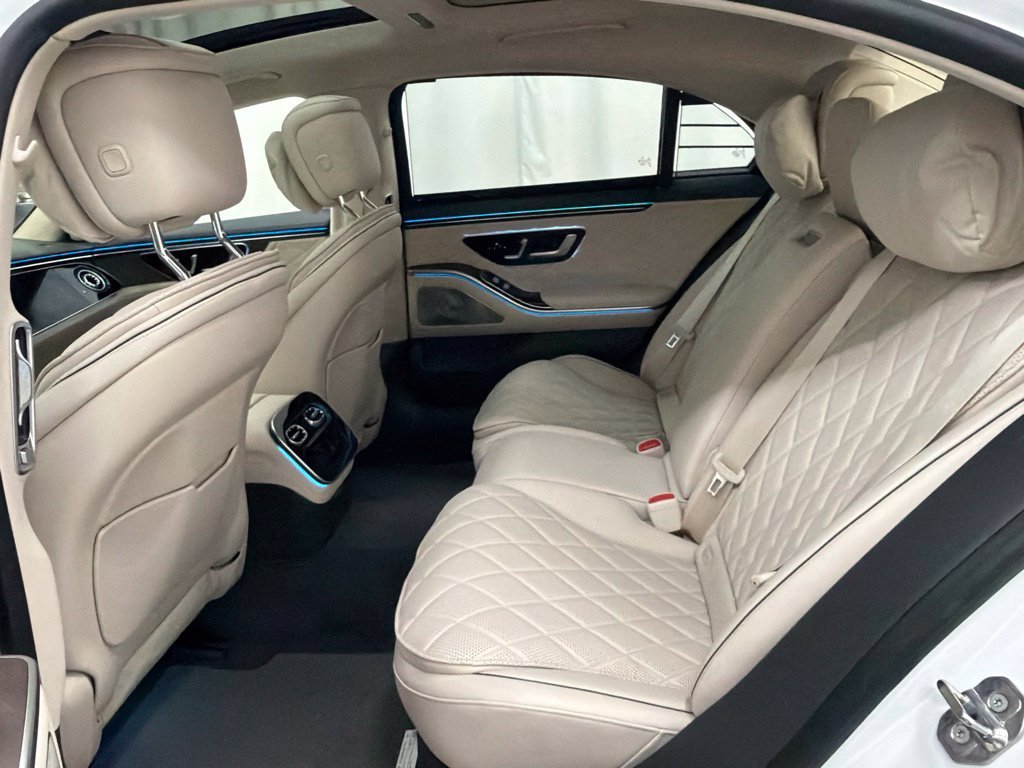 New 2027 MANUFAKTUR Moonlight White Metallic Mercedes-Benz S 580 image 94