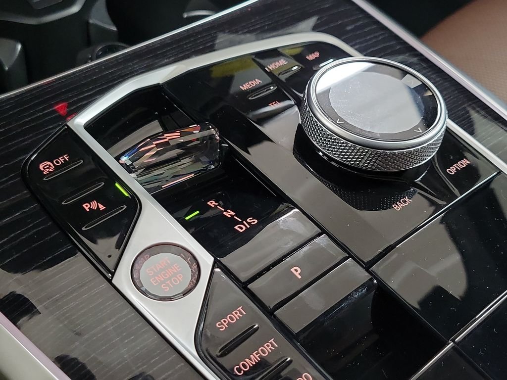 New 2026 Carbon Black Metallic BMW xDrive40i image 17
