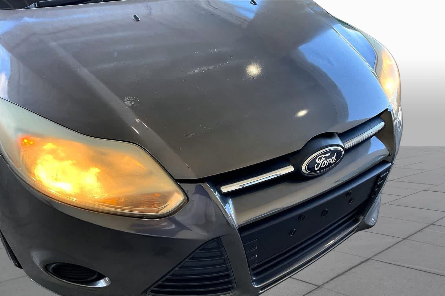 Used 2014 Sterling Gray Metallic Ford SE image 27