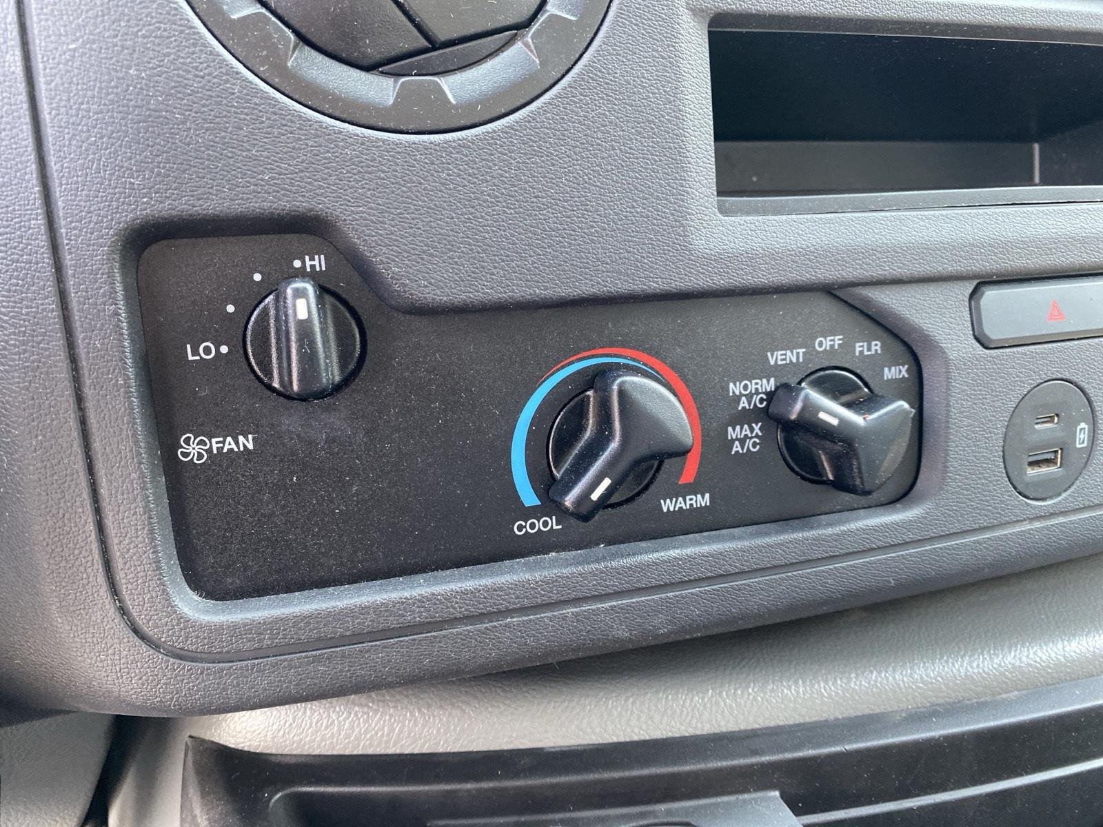 Used 2025 Wh Ford  image 17