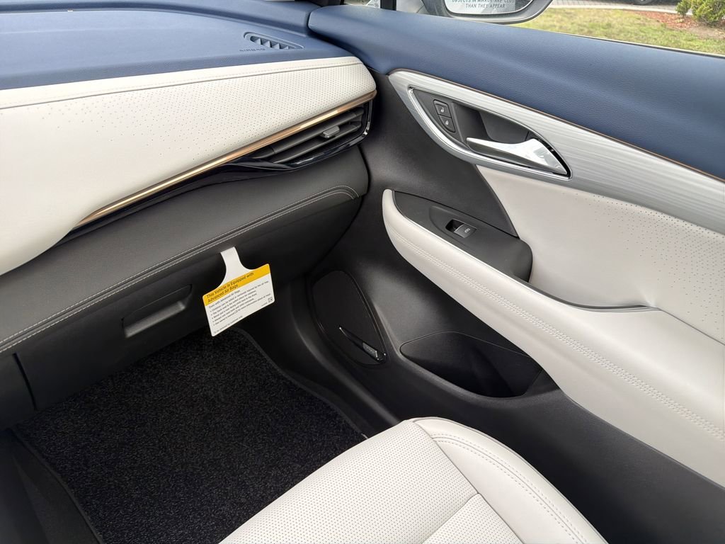New 2026 Iridescent White Tricoat Buick Avenir image 18