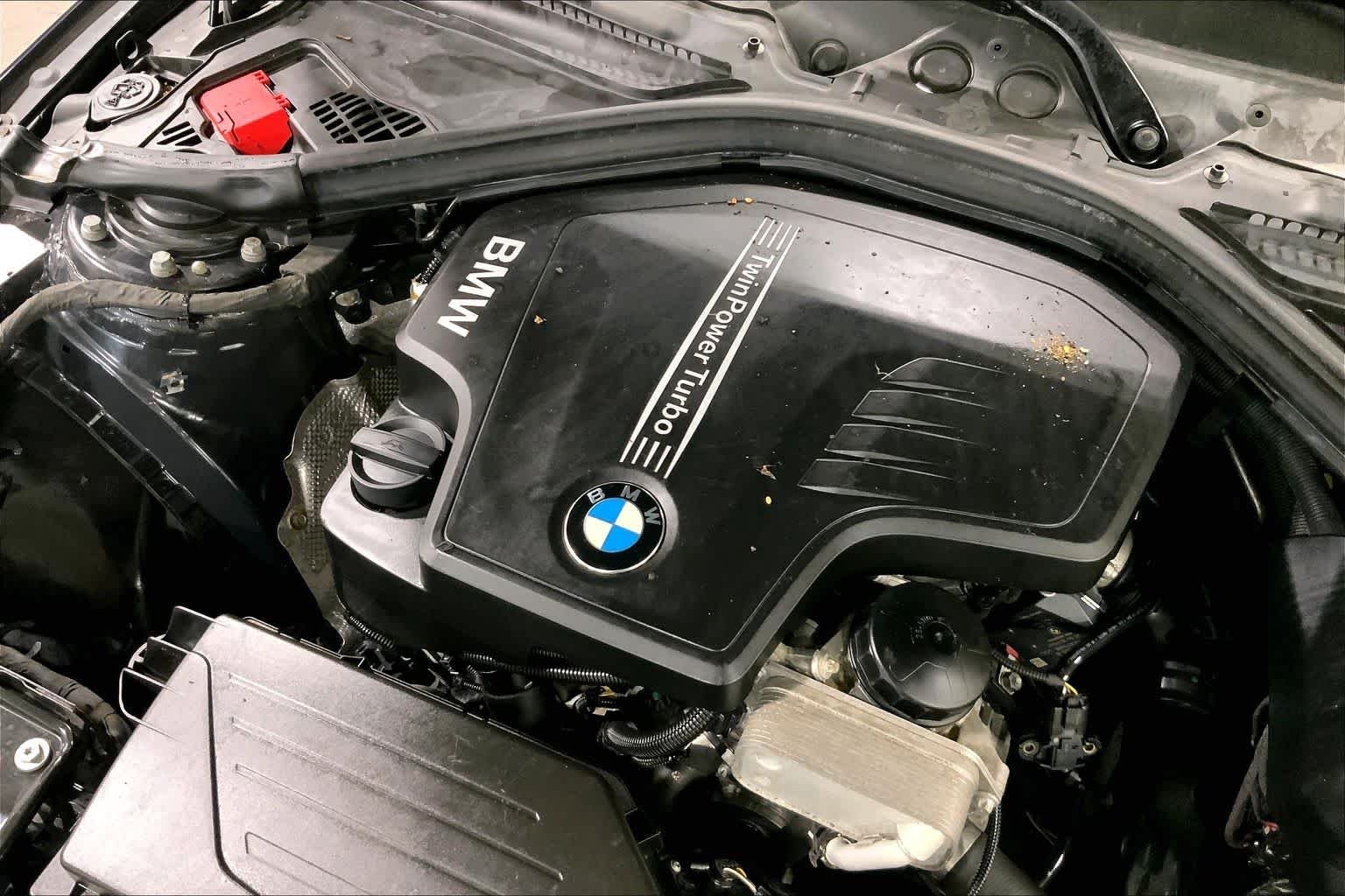 Used 2016 Imperial Blue Metallic BMW 320i xDrive image 33
