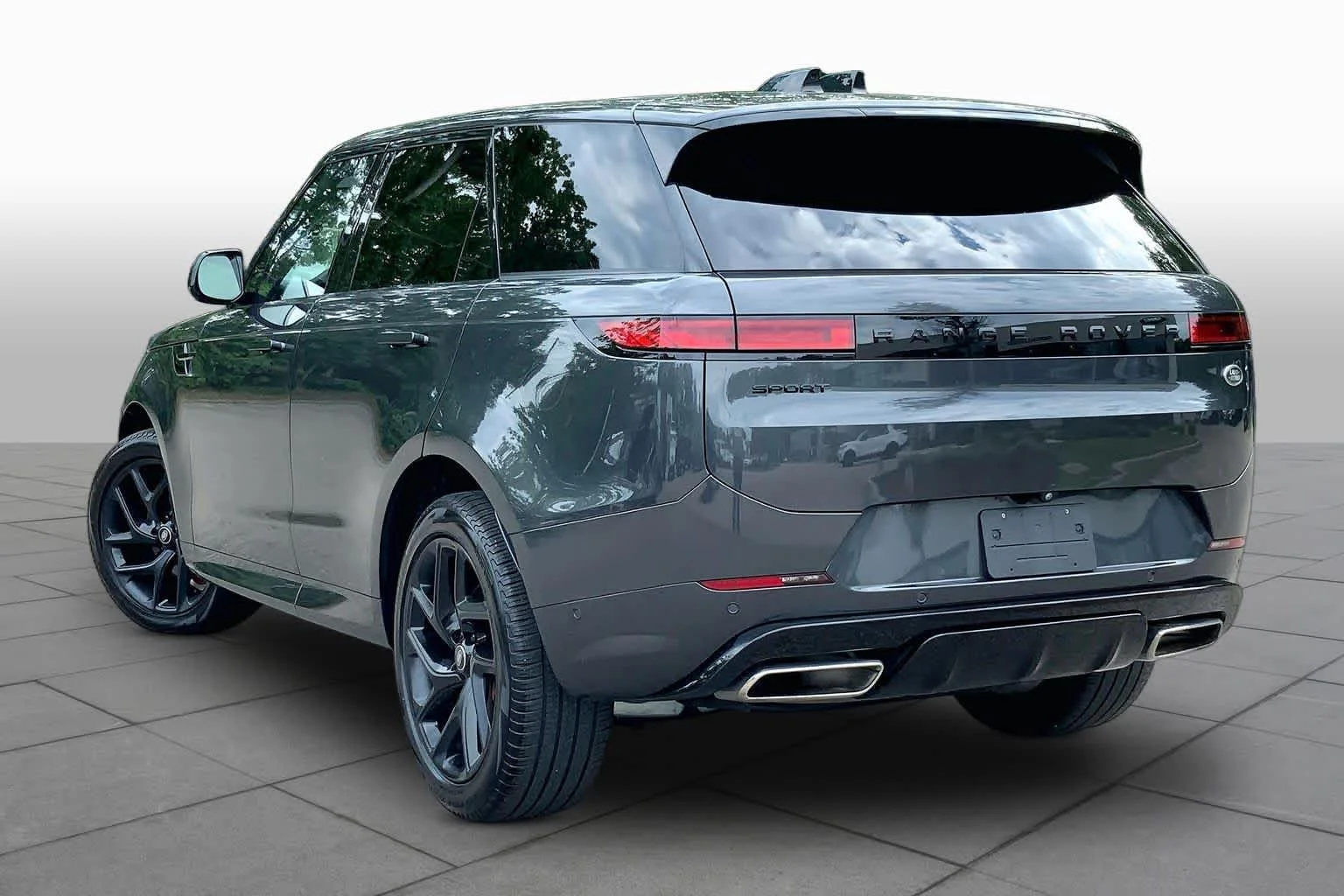Used 2023 Carpathian Grey Premium Metallic Land Rover SE Dynamic image 11