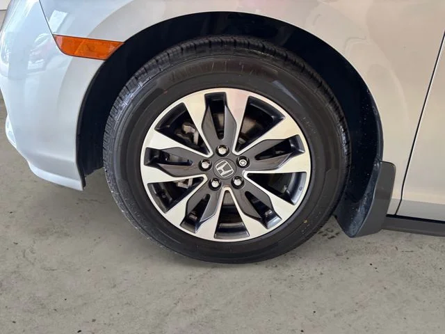 Used 2024 Lunar Silver Metallic Honda EX-L image 15
