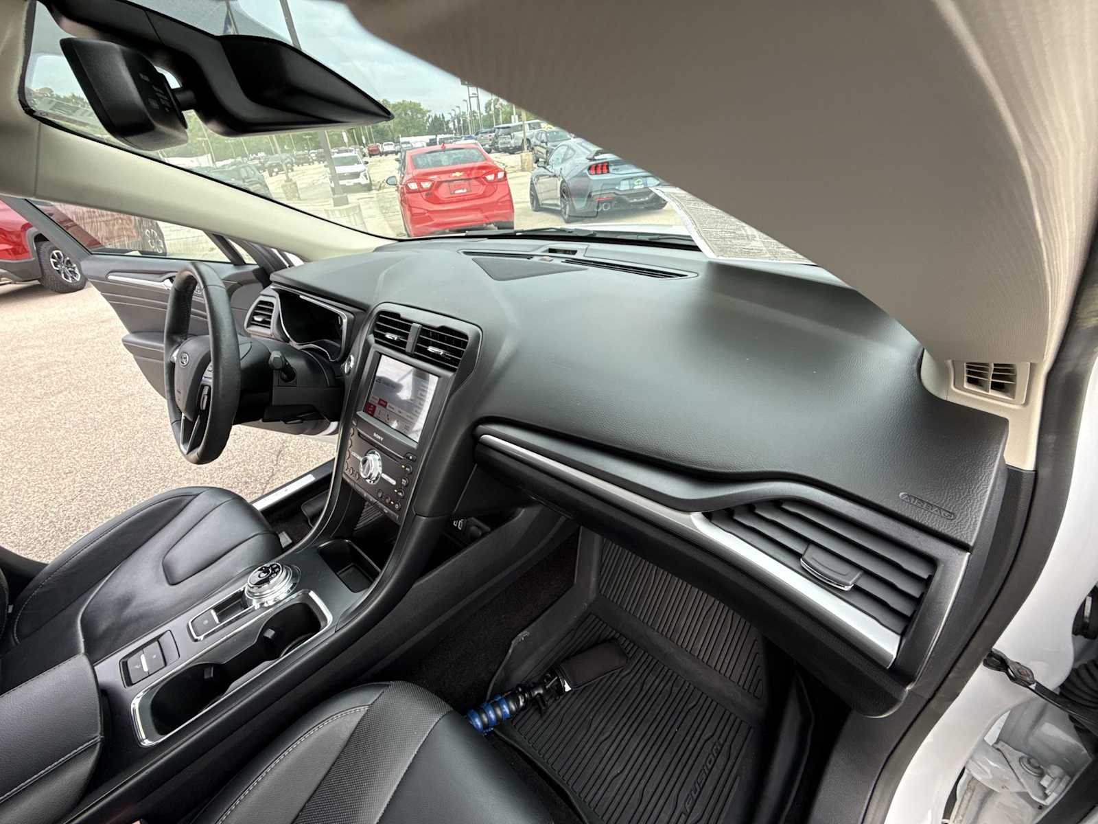 Used 2019 White Ford Titanium image 27