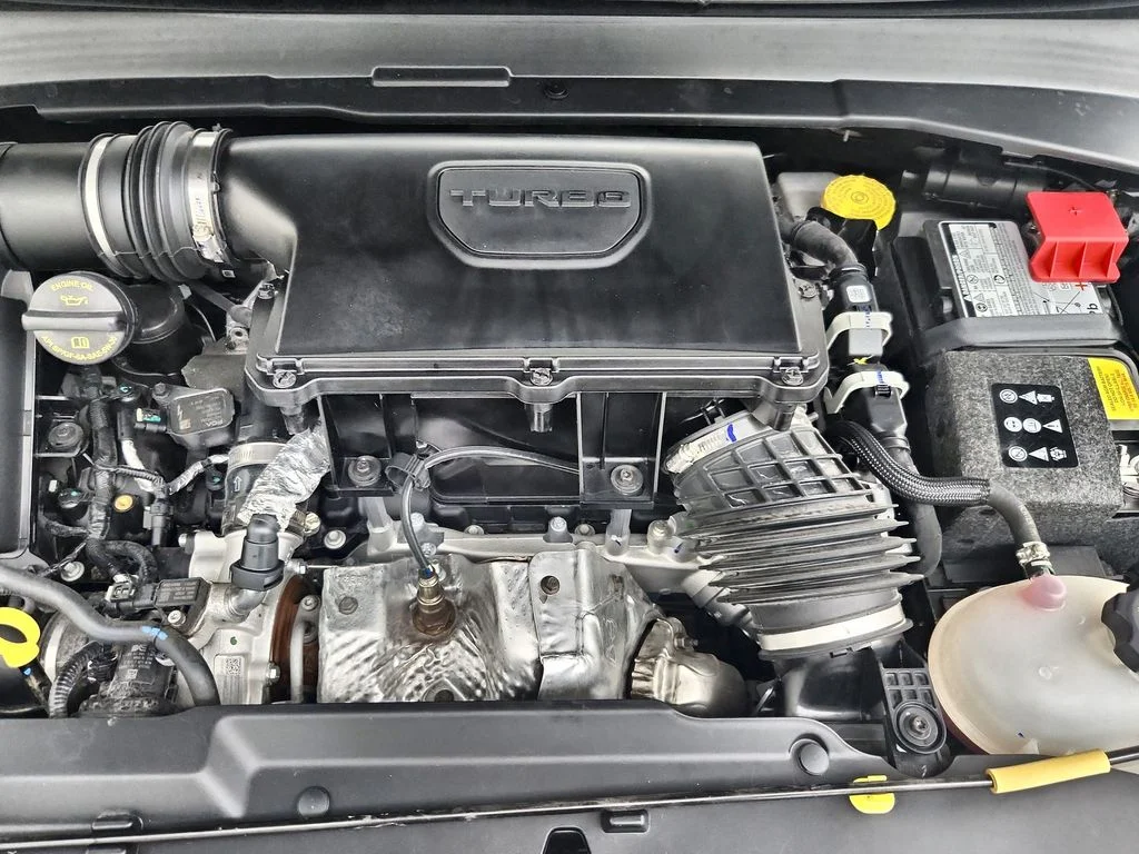 Certified Used 2025 Black Jeep Latitude image 38
