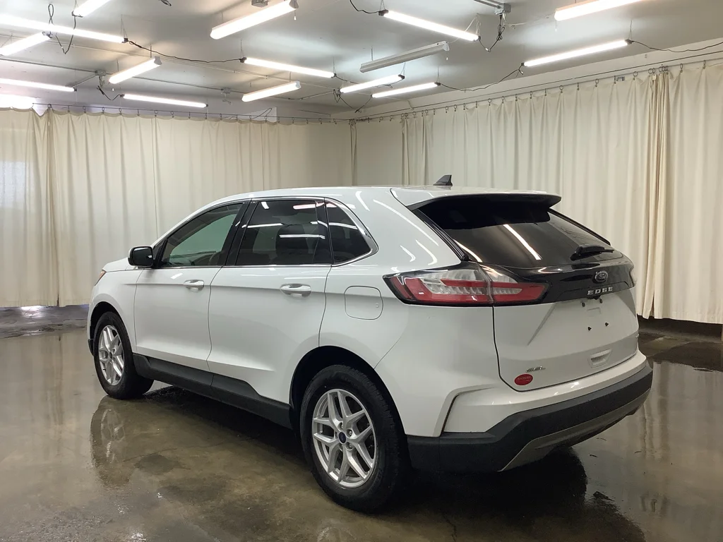 Used 2022 Oxford White Ford SEL image 8