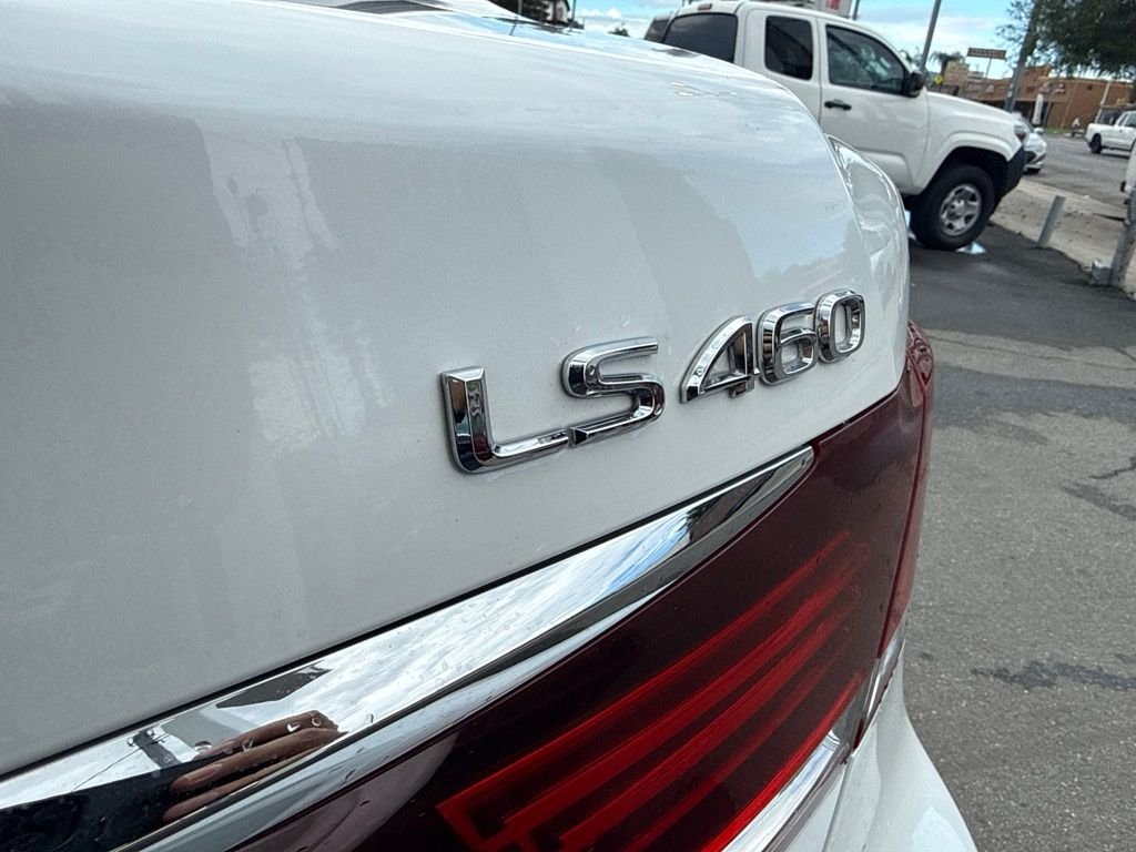 Used 2014 White Lexus 460 image 7