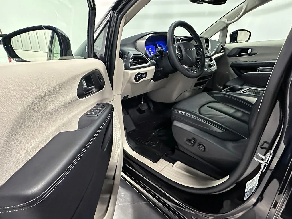 2022 Chrysler Pacifica Touring L - Photo 18