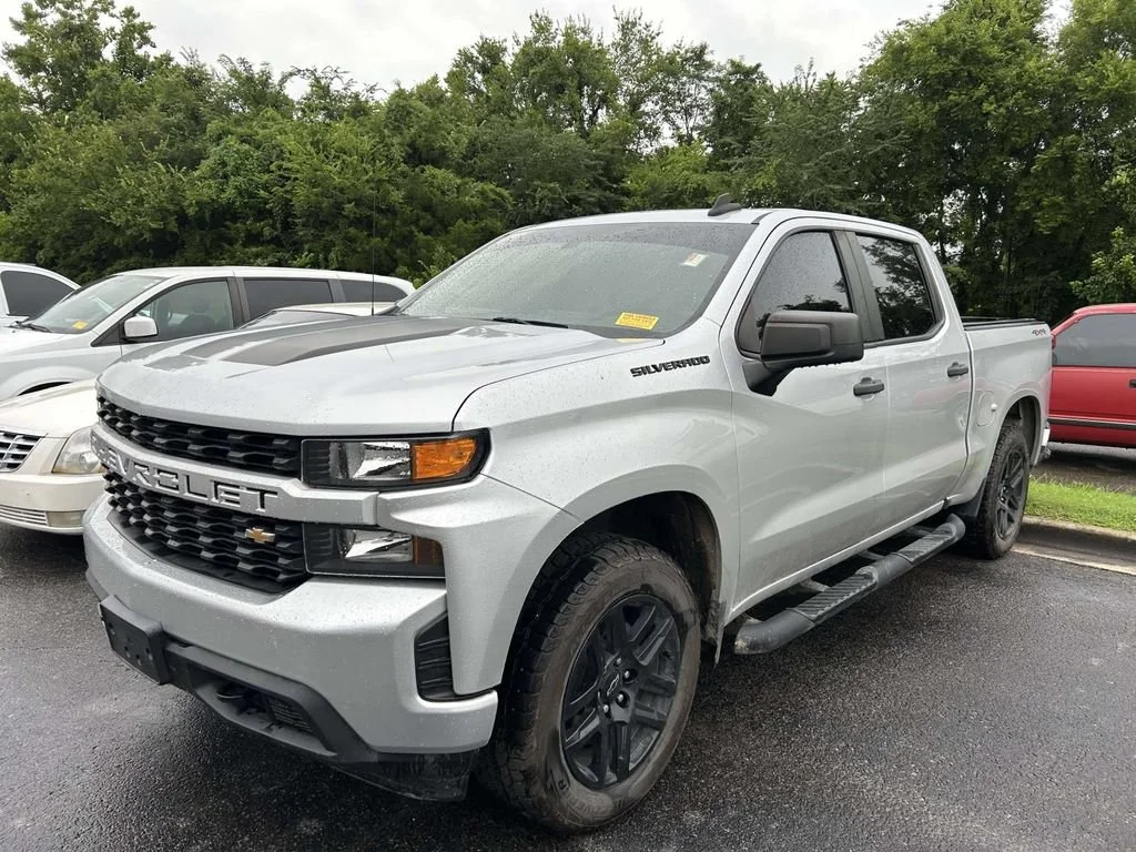 Used 2021 SILVER ICE METALLIC Chevrolet Custom image 6
