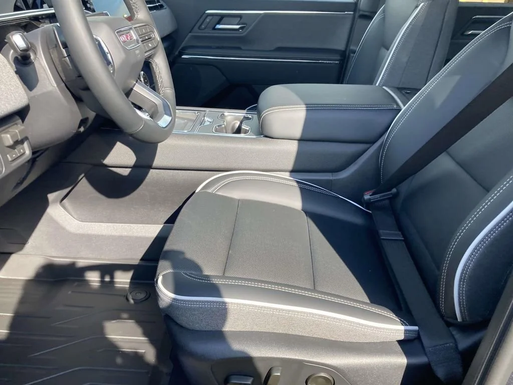 New 2026 Deep Ocean Metallic GMC Elevation Extended Range image 17