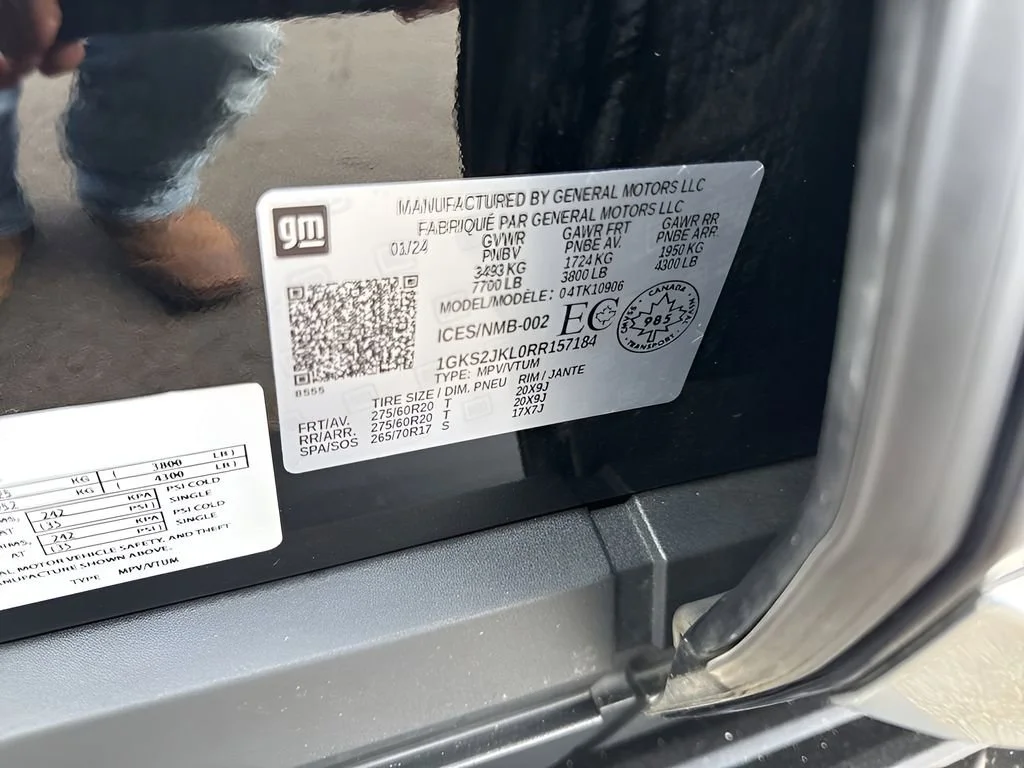 Used 2024 Onyx Black GMC Denali image 36