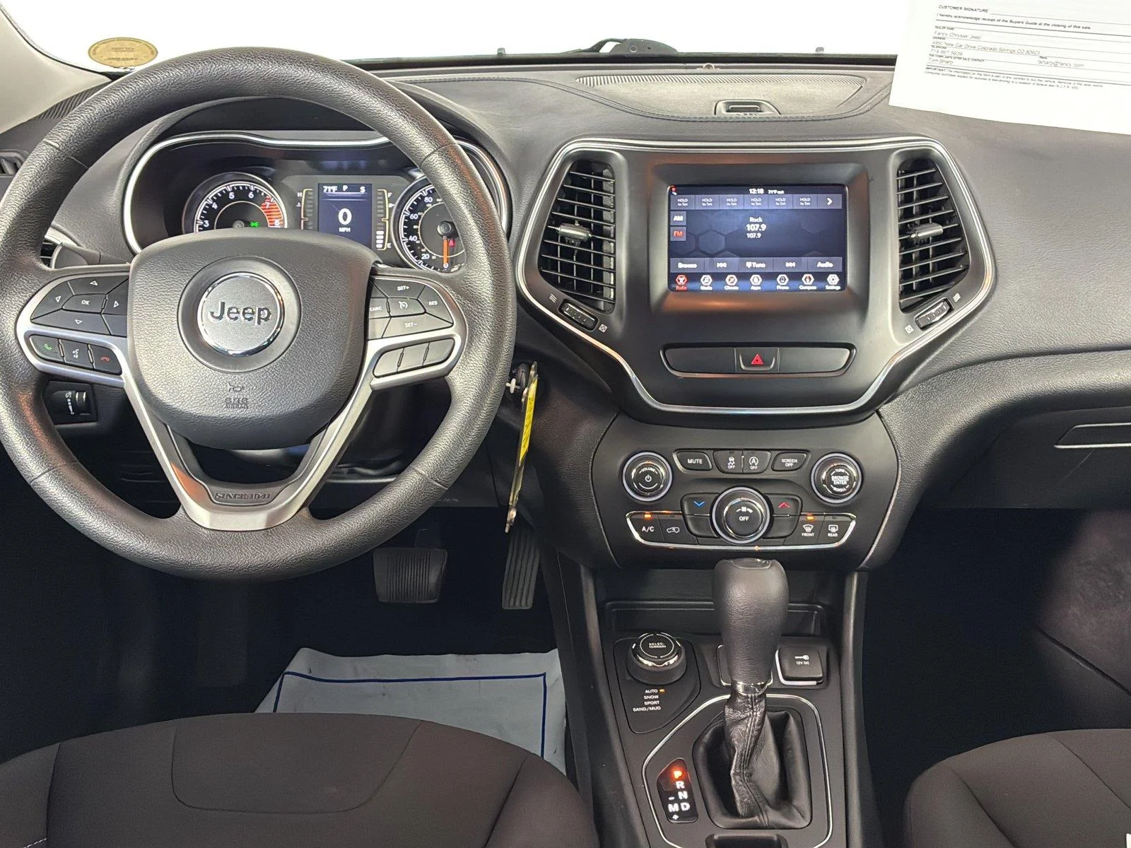 Used 2020 Diamond Black Crystal Pearlcoat Jeep Latitude image 32