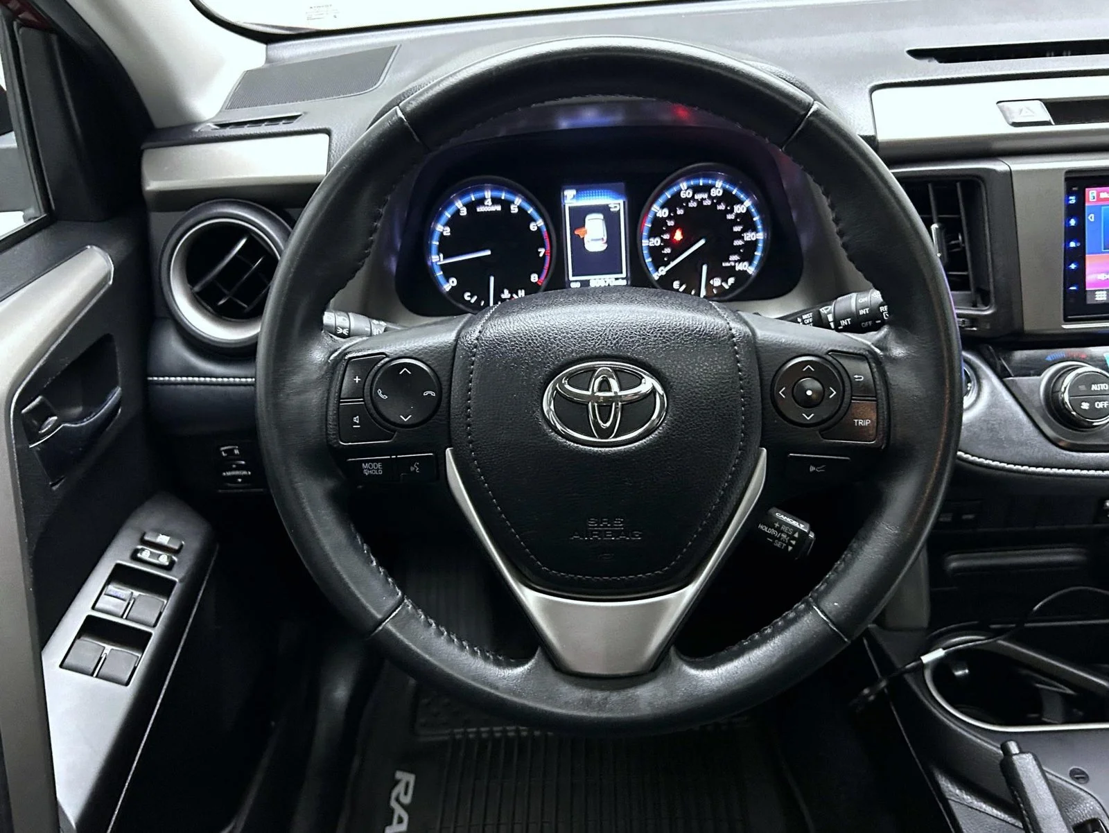 Used 2018 Red Toyota XLE image 11