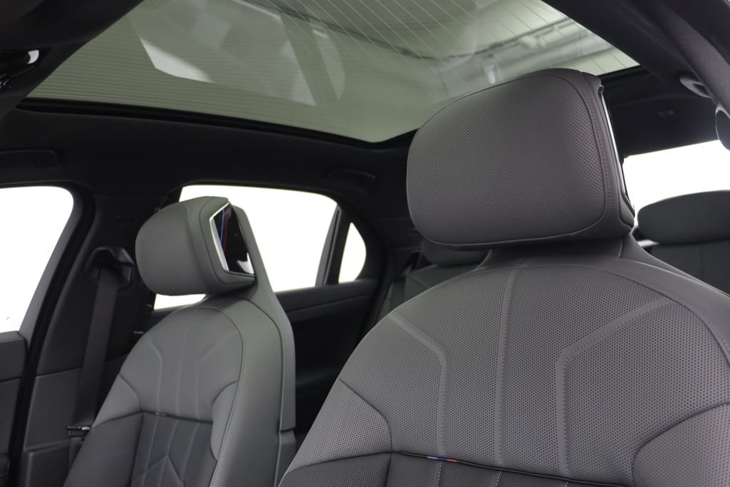 New 2026 Mineral White Metallic BMW 740i xDrive image 13