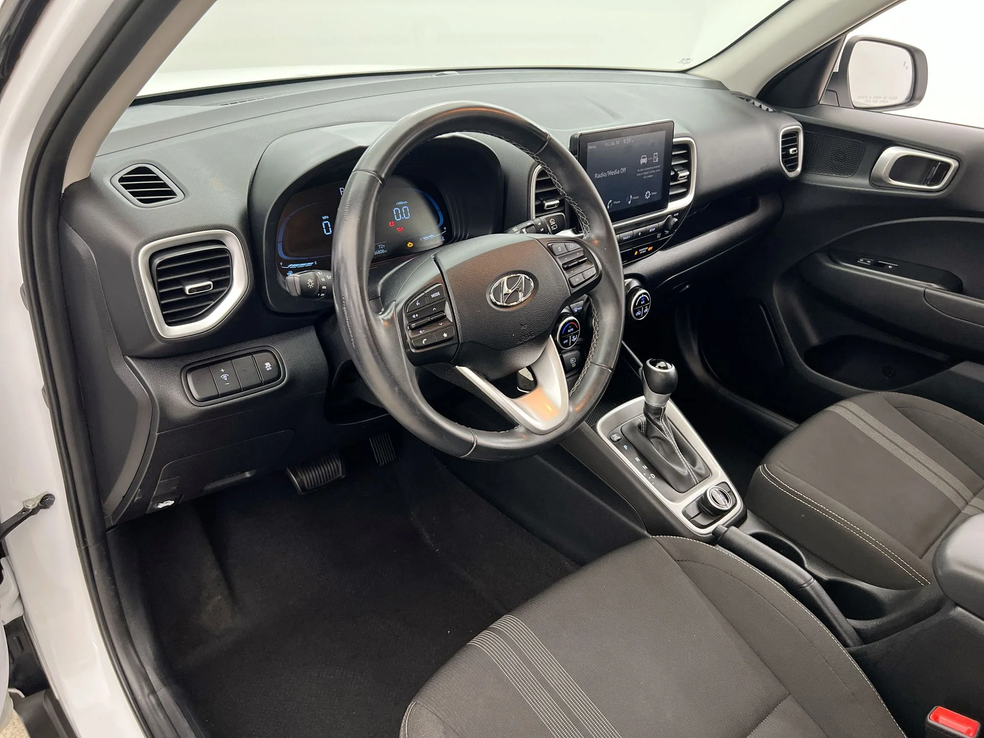 Used 2023 White Hyundai SEL image 7