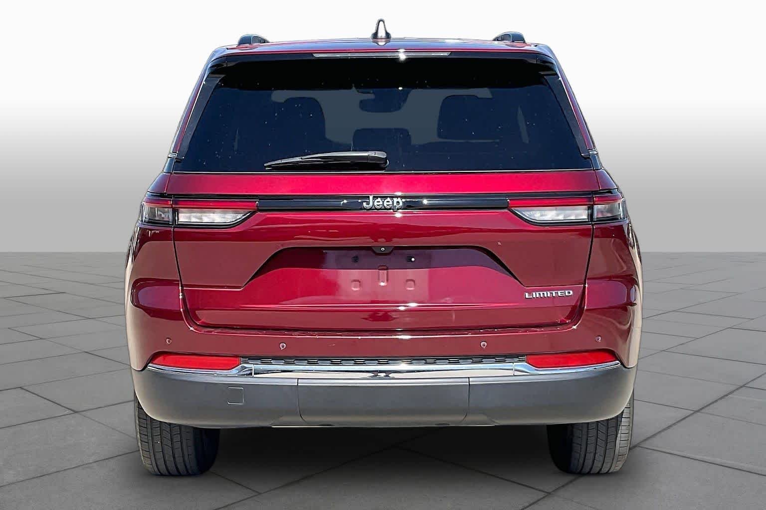 Used 2022 Velvet Red Pearlcoat Jeep Limited image 5